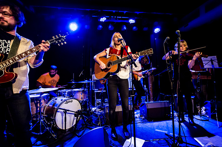 2012-12-30 - Umeåartister hyllar ISOLATION YEARS från Guitars, Umeå