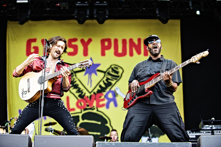 2013-06-27 - Gogol Bordello från Bråvalla, Norrköping