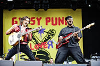 2013-06-27 - Gogol Bordello från Bråvalla, Norrköping