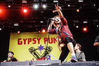 2013-06-27 - Gogol Bordello från Bråvalla, Norrköping