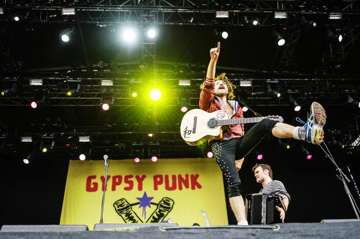 2013-06-27 - Gogol Bordello från Bråvalla, Norrköping