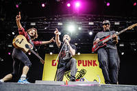 2013-06-27 - Gogol Bordello från Bråvalla, Norrköping