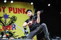 2013-06-27 - Gogol Bordello från Bråvalla, Norrköping