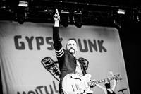 2013-06-27 - Gogol Bordello från Bråvalla, Norrköping