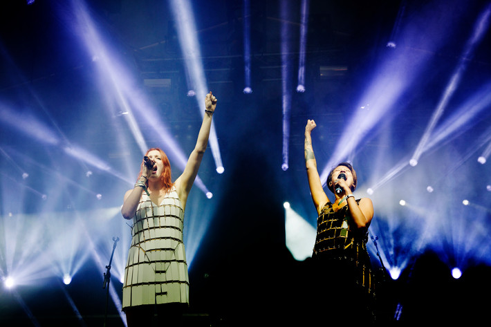 2013-06-27 - Icona Pop från Bråvalla, Norrköping