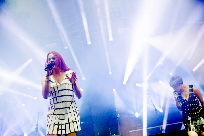 2013-06-27 - Icona Pop från Bråvalla, Norrköping