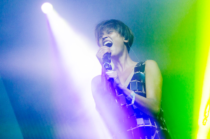 2013-06-27 - Icona Pop från Bråvalla, Norrköping