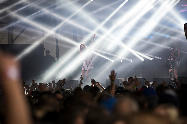 2013-06-27 - Icona Pop från Bråvalla, Norrköping