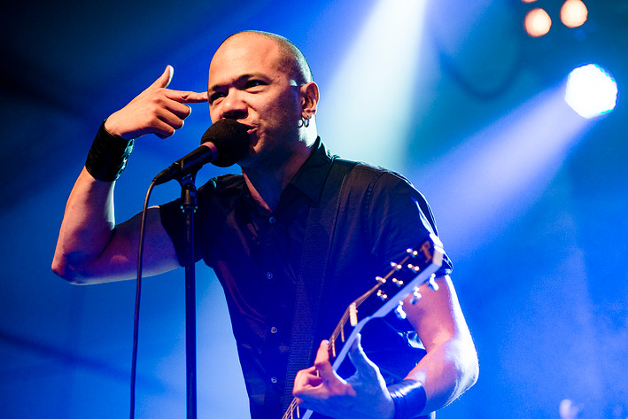 2013-06-28 - Danko Jones från Bråvalla, Norrköping