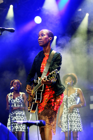2013-07-05 - Rokia Traoré från Roskildefestivalen, Roskilde