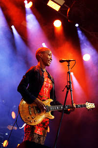 2013-07-05 - Rokia Traoré från Roskildefestivalen, Roskilde
