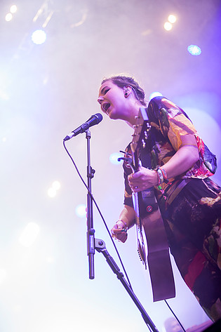 2013-07-05 - Of Monsters And Men från Roskildefestivalen, Roskilde