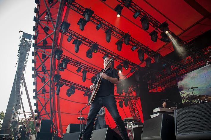 2013-07-07 - Queens Of The Stone Age från Roskildefestivalen, Roskilde