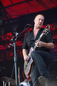 2013-07-07 - Queens Of The Stone Age från Roskildefestivalen, Roskilde