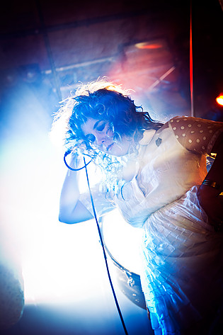 2013-07-24 - Purity Ring från Emmabodafestivalen, Emmaboda