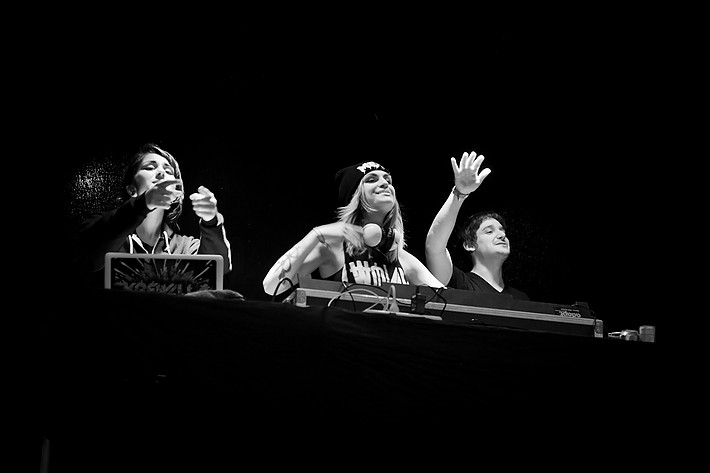 2013-07-25 - Krewella från Emmabodafestivalen, Emmaboda