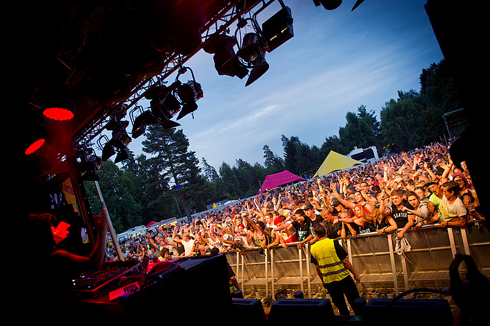 2013-07-25 - Krewella från Emmabodafestivalen, Emmaboda