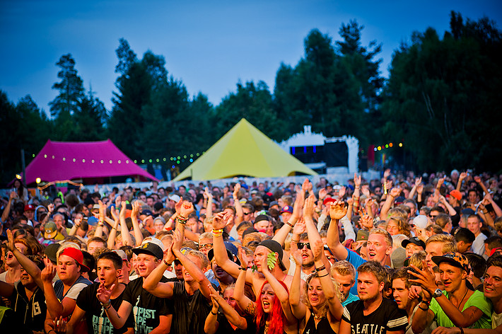 2013-07-25 - Krewella från Emmabodafestivalen, Emmaboda