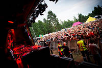 2013-07-25 - Krewella från Emmabodafestivalen, Emmaboda