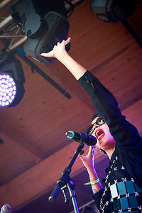 2013-07-26 - Icona Pop från Emmabodafestivalen, Emmaboda