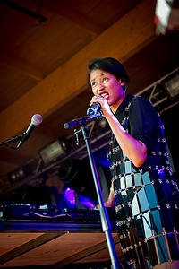 2013-07-26 - Icona Pop från Emmabodafestivalen, Emmaboda
