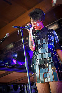2013-07-26 - Icona Pop från Emmabodafestivalen, Emmaboda