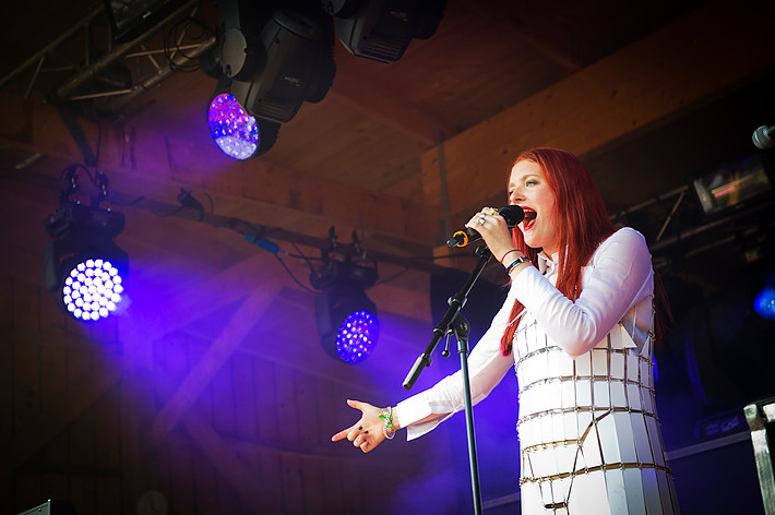 2013-07-26 - Icona Pop från Emmabodafestivalen, Emmaboda