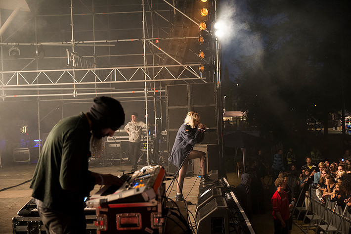 2013-07-25 - Crystal Castles från Storsjöyran, Östersund