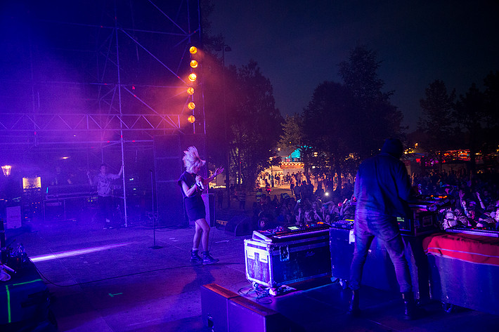 2013-07-25 - Crystal Castles från Storsjöyran, Östersund
