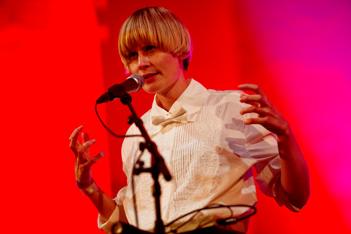 2013-08-07 - Jenny Hval från Way Out West, Göteborg