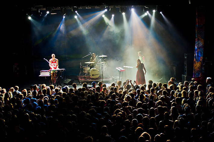 2013-08-08 - Austra från Way Out West, Göteborg