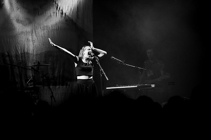 2013-08-08 - Austra från Way Out West, Göteborg