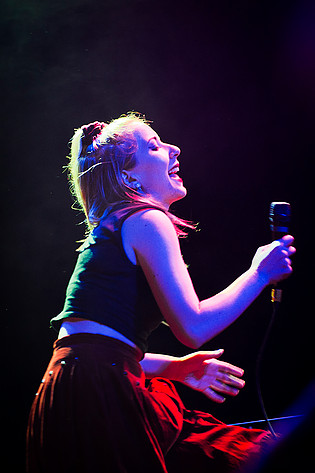 2013-08-08 - Austra från Way Out West, Göteborg