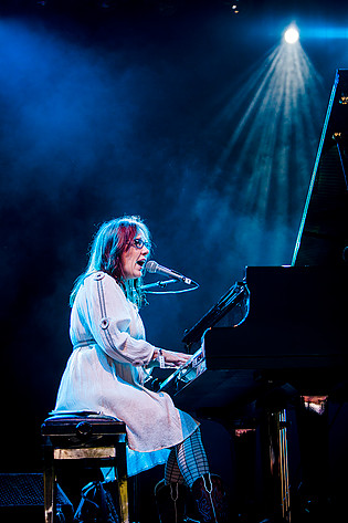 2013-08-10 - Iris DeMent från Way Out West, Göteborg