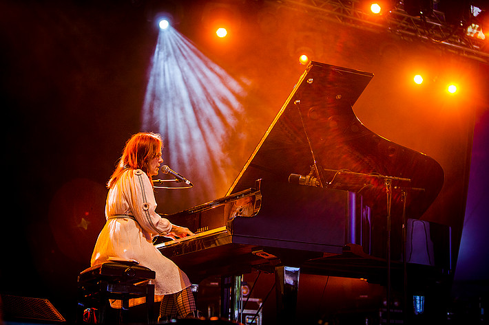 2013-08-10 - Iris DeMent från Way Out West, Göteborg