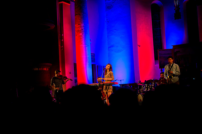 2013-08-10 - Julia Holter från Way Out West, Göteborg
