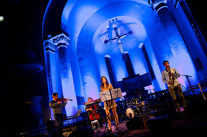 2013-08-10 - Julia Holter från Way Out West, Göteborg