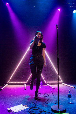 2013-10-30 - CHVRCHES från Debaser Medis, Stockholm