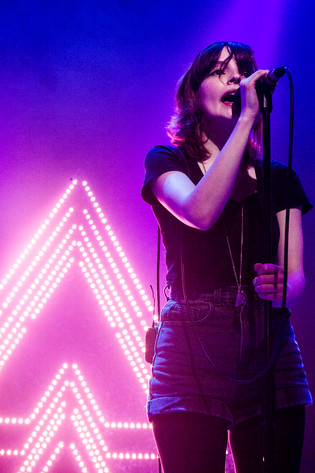 2013-10-30 - CHVRCHES från Debaser Medis, Stockholm