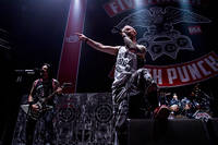 2013-11-08 - Five Finger Death Punch från Hovet, Stockholm
