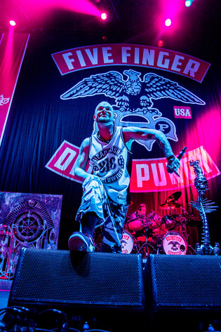 2013-11-08 - Five Finger Death Punch från Hovet, Stockholm