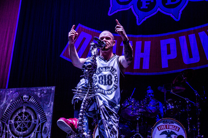 2013-11-08 - Five Finger Death Punch från Hovet, Stockholm