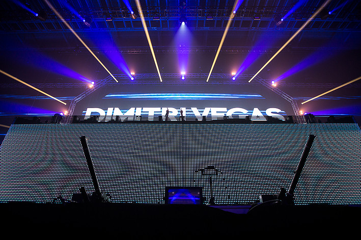 2013-11-30 - Dimitri Vegas/Like Mike från Tele2 Arena, Stockholm