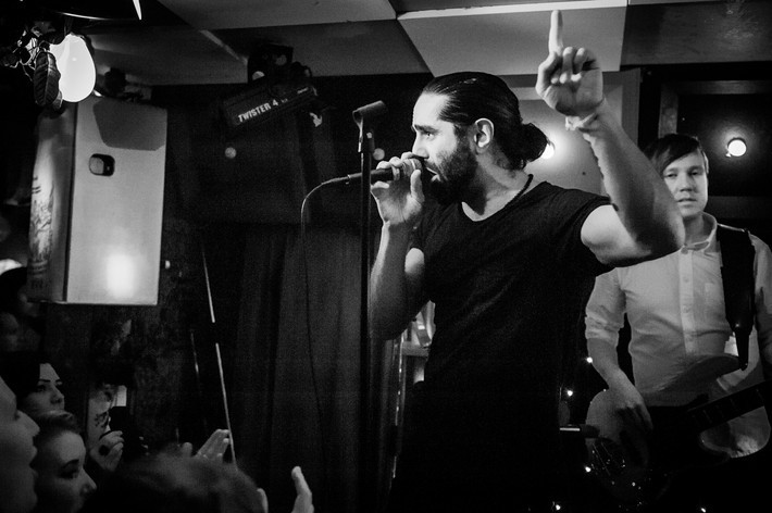 2014-02-08 - Navid Modiri & Gudarna från Kafé de luxe, Växjö