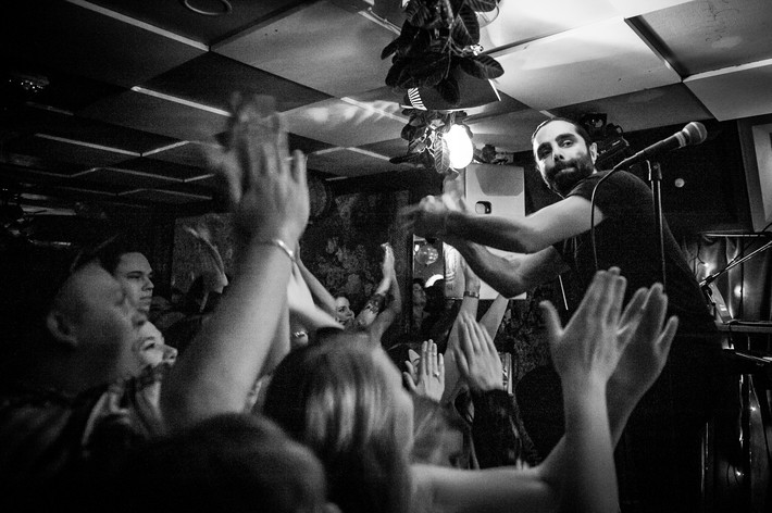 2014-02-08 - Navid Modiri & Gudarna från Kafé de luxe, Växjö