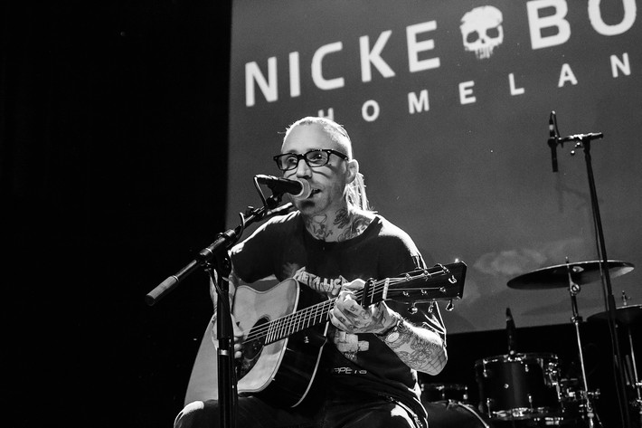 2014-05-07 - Nicke Borg Homeland från Guitars, Umeå