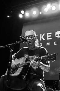 2014-05-07 - Nicke Borg Homeland från Guitars, Umeå