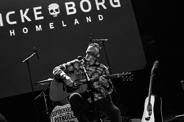 2014-05-07 - Nicke Borg Homeland från Guitars, Umeå