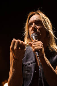 2010-05-02 - Iggy & The Stooges från Hammersmith Apollo, London