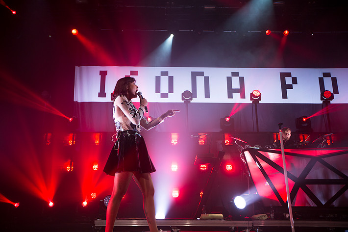 2014-07-05 - Icona Pop från Roskildefestivalen, Roskilde